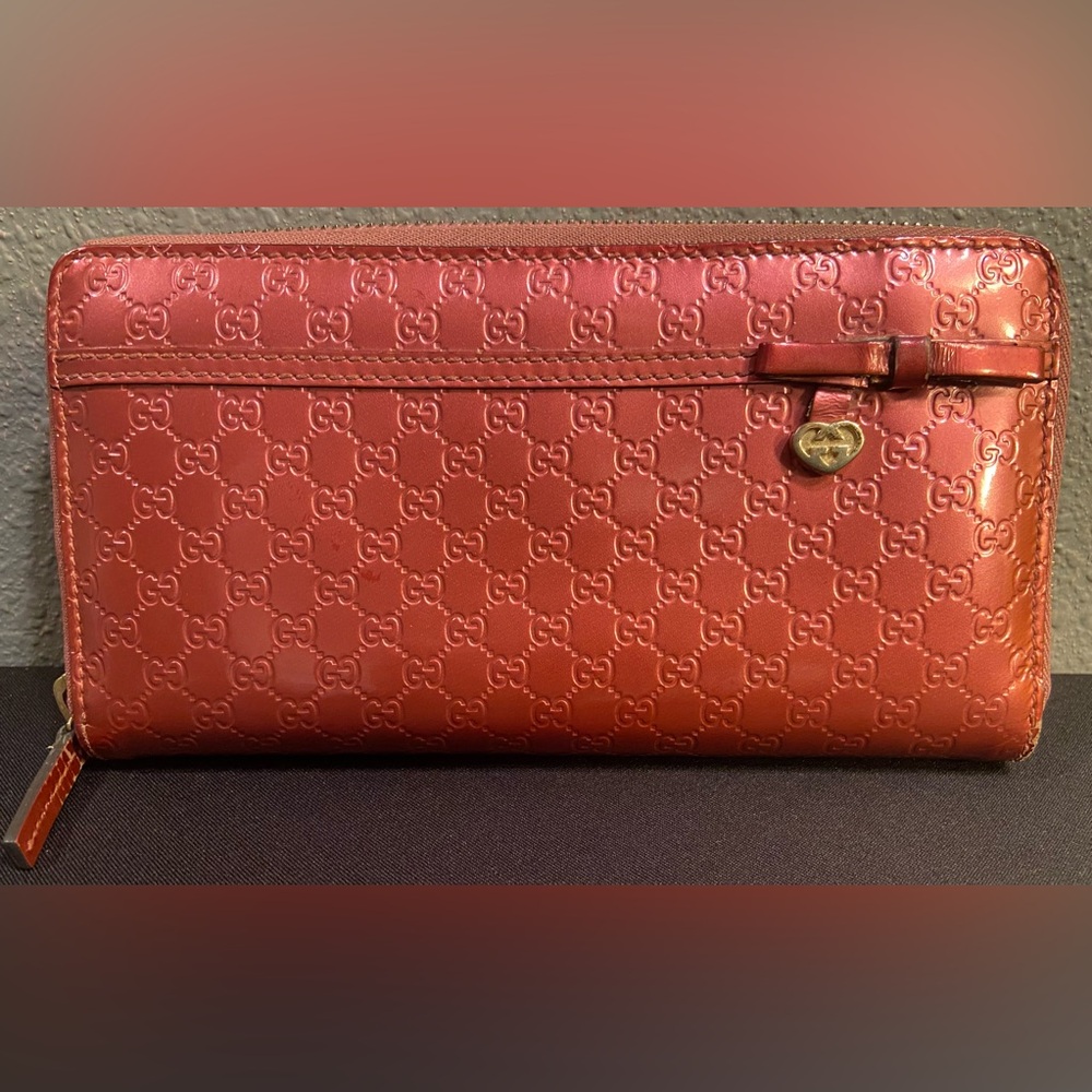 π₯SALE GUCCI ~ Micro GG ~ Patent Leather ~ Raspberry ~ Zip Around π - Picture 1 of 16